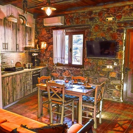 "Pefkopetro" Traditional House Keramotí Eksteriør billede