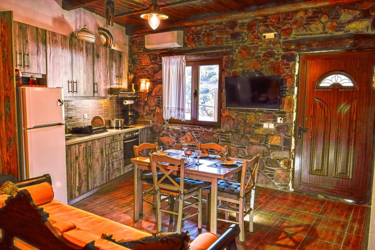 "Pefkopetro" Traditional House Keramotí Eksteriør billede