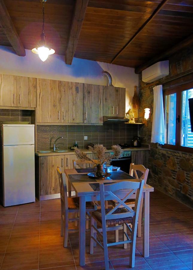 "Pefkopetro" Traditional House Keramotí Eksteriør billede